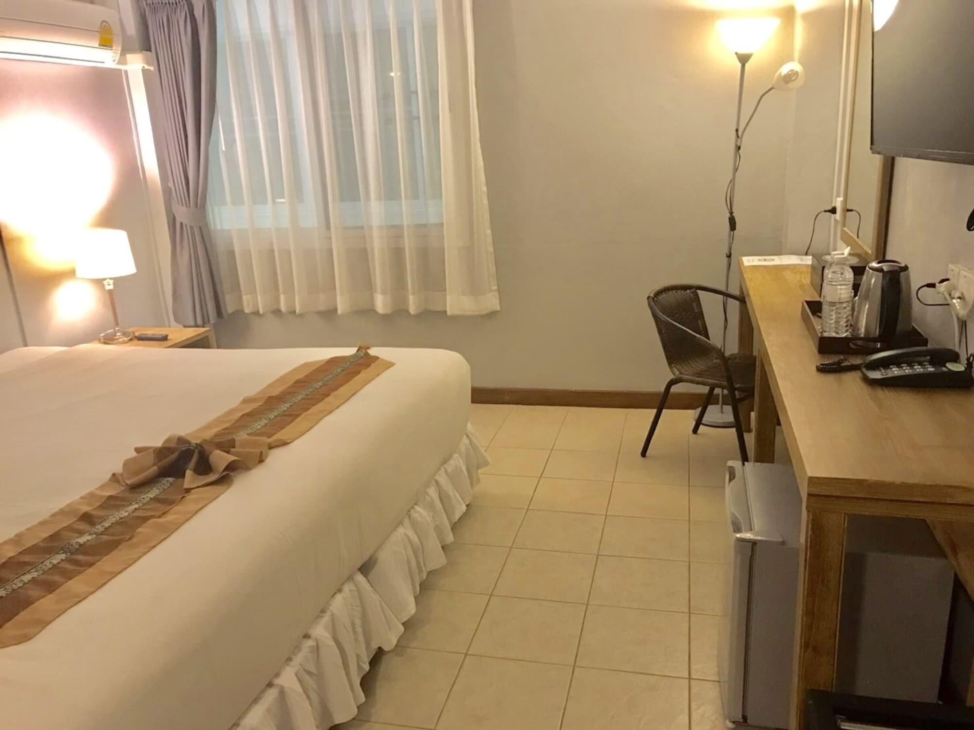 Ratana Hotel Chiang Mai Zewnętrze zdjęcie